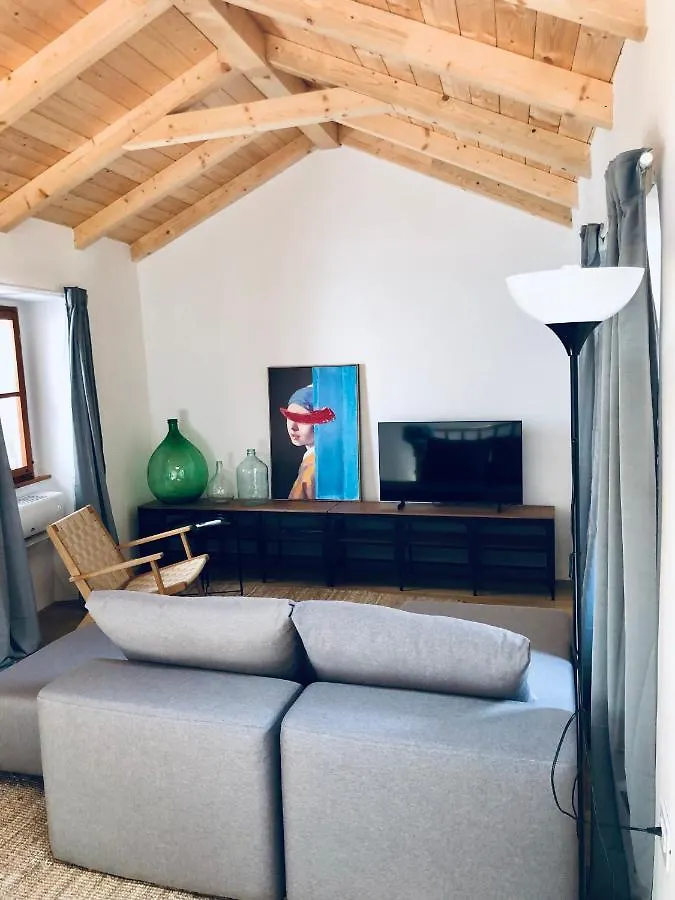 Seayou!***Charming 1-Bedroom Rental Unit In The Old City Center Of Cres Daire